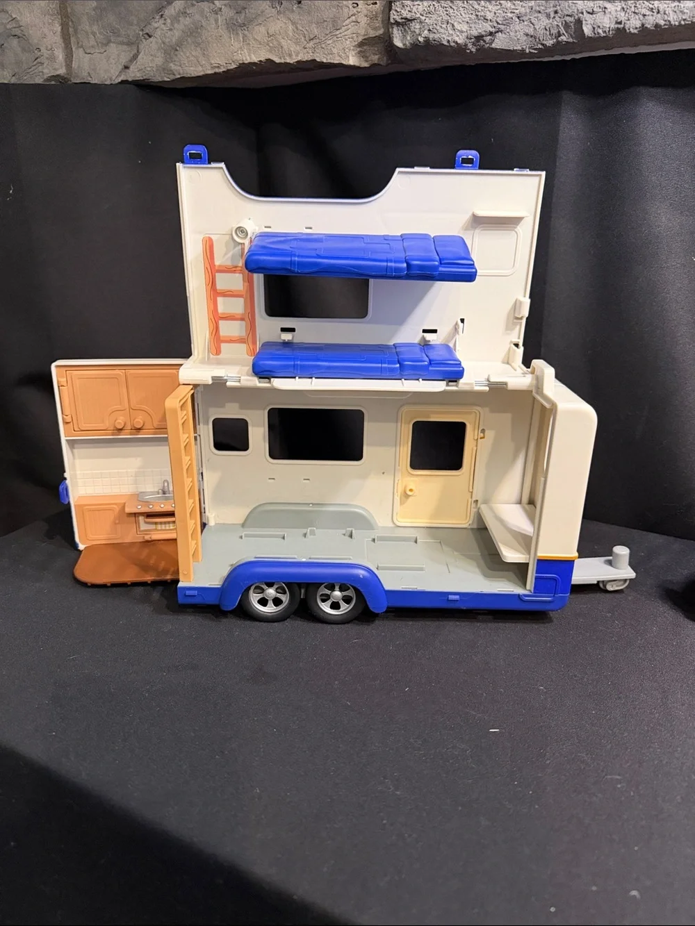 Bluey Ultimate Caravan Adventures